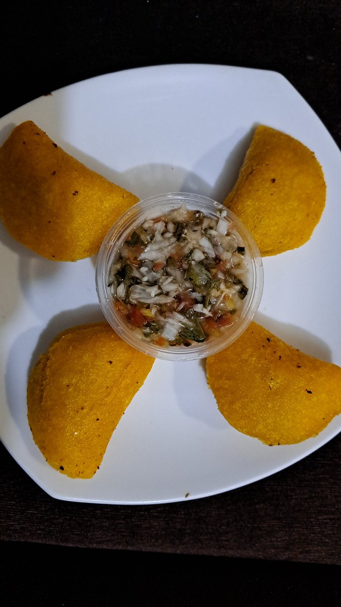 villafranca_p's tweet photo. Empanaditas y Pico de gallon desde Colon #ColonC3 https://t.co/m4Klt4qwC3