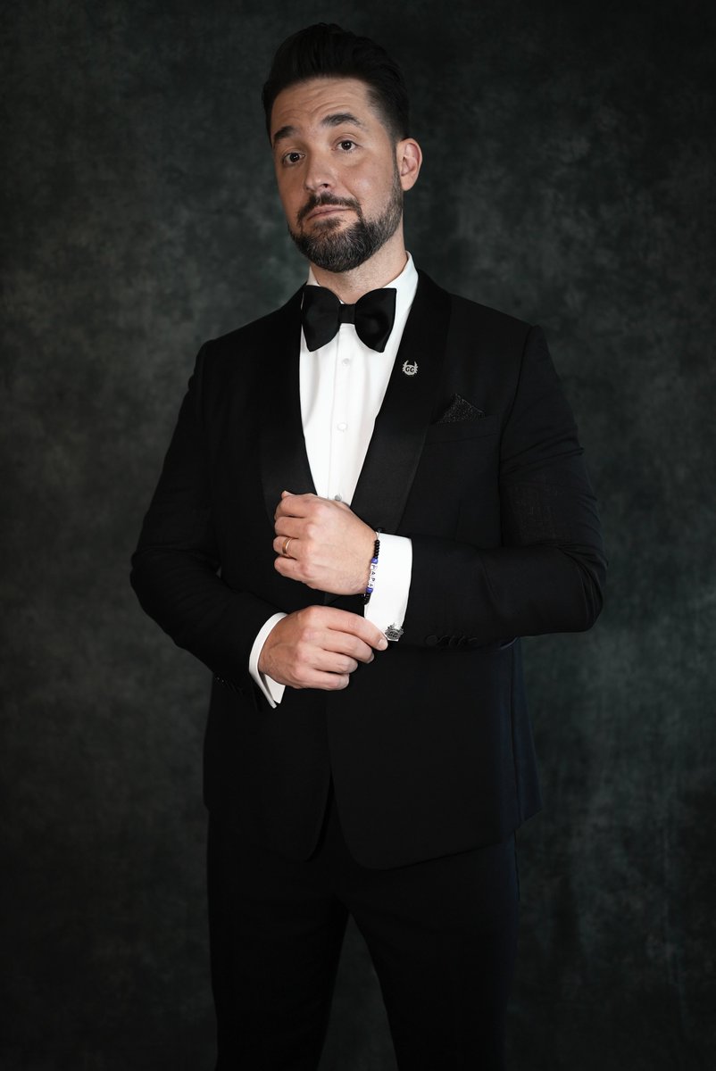 At the #MetGala, <a href="/alexisohanian/">Alexis Ohanian 🗽</a> wore a Gucci tuxedo with silk bow tie. He completed his look with a customized brooch and cufflinks by Gucci, in partnership with <a href="/yugalabs/">Yuga Labs</a>. The pieces, made in sterling silver, feature "Blue," a Koda character from Yuga Labs' metaverse Otherside.