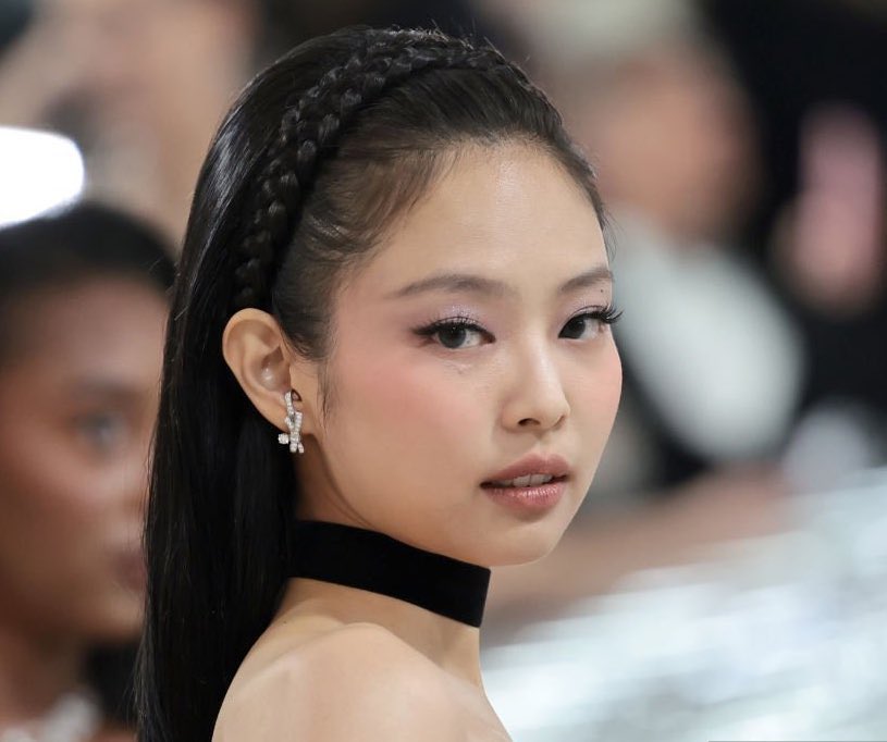 jensamour's tweet image. some people were just born with a camera ready face and she’s proof of that! #MetGala