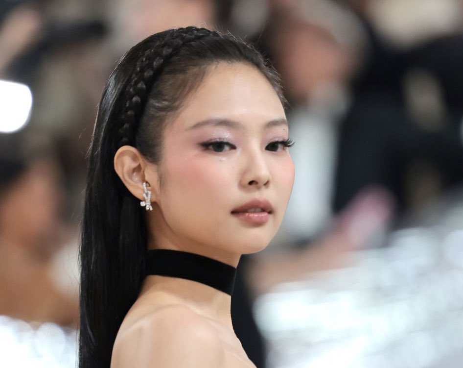 jensamour's tweet image. some people were just born with a camera ready face and she’s proof of that! #MetGala