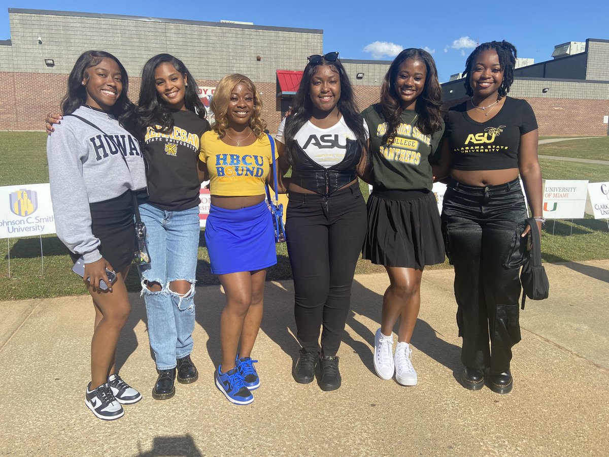 TROliverEDU's tweet photo. @SCHS_Patriots Seniors showed up and showed out representing their chosen path! A good time was had by all! #CompetitiveAdvantage #NationalDecisionDay #YearofFirsts โค๏ธ๐ค๐ @fcboe https://t.co/8EzLqqsbiz