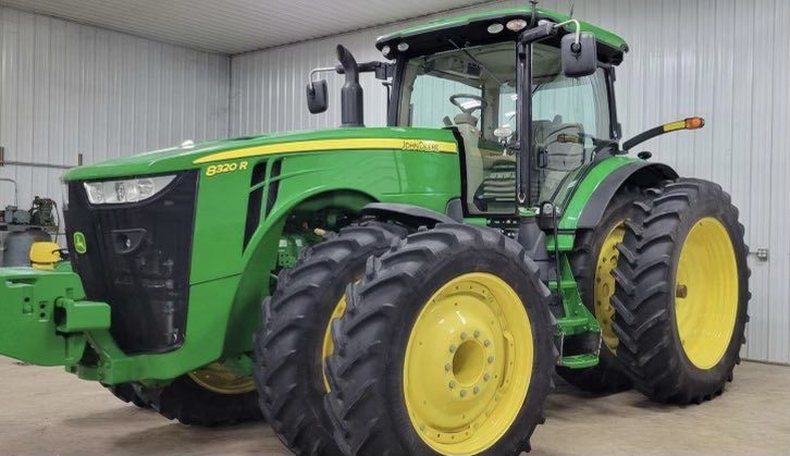 New listing 2017 John Deere 8320r with under 1,500hrs check out the listing! More photos coming soon       👉🏼 machinerypete.com/details/175-hp… <a href="/MachineryPete/">Greg Peterson</a>