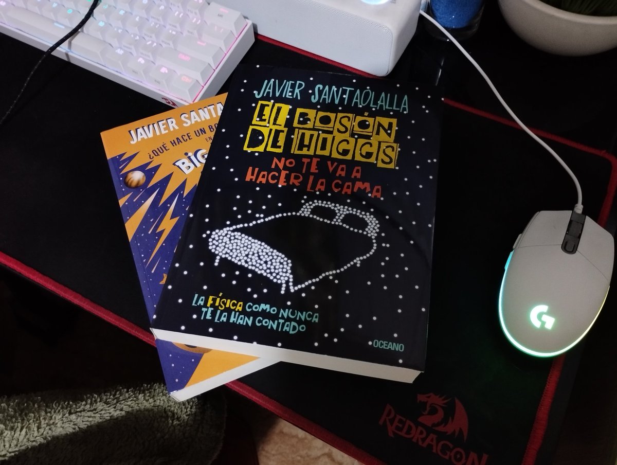 poolbarrera98's tweet photo. Una pena no haberte podido ver @JaSantaolalla en la @FILBogota, pero igual me llevé estos dos a casa. https://t.co/LIUp7et7EE