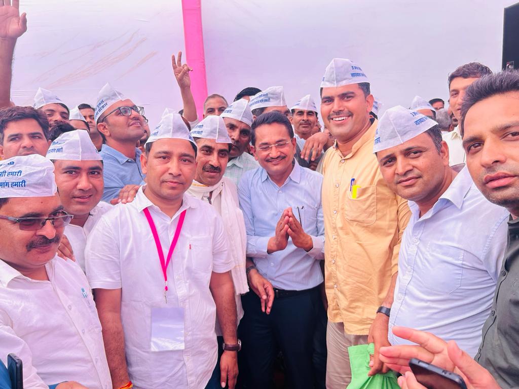 #वरिष्ठ_अध्यापकों_को_प्रताड़ित_करना_बंद_करो_बंद_करो।
माननीय 
<a href="/DrBDKallaINC/">Dr. Bulaki Das Kalla</a>
गुणवत्ता पूर्ण शिक्षा देना हर शिक्षक की जिम्मेदारी है अतः वरिष्ठ अध्यापकों को पदोन्नति से वंचित करने प्रताड़ित करने पर रोक लगाए सरकार ।नियानुसार डिग्री ले चुके व.अध्यापकों की वरिष्ठता अनुसार पदोन्नति करो।