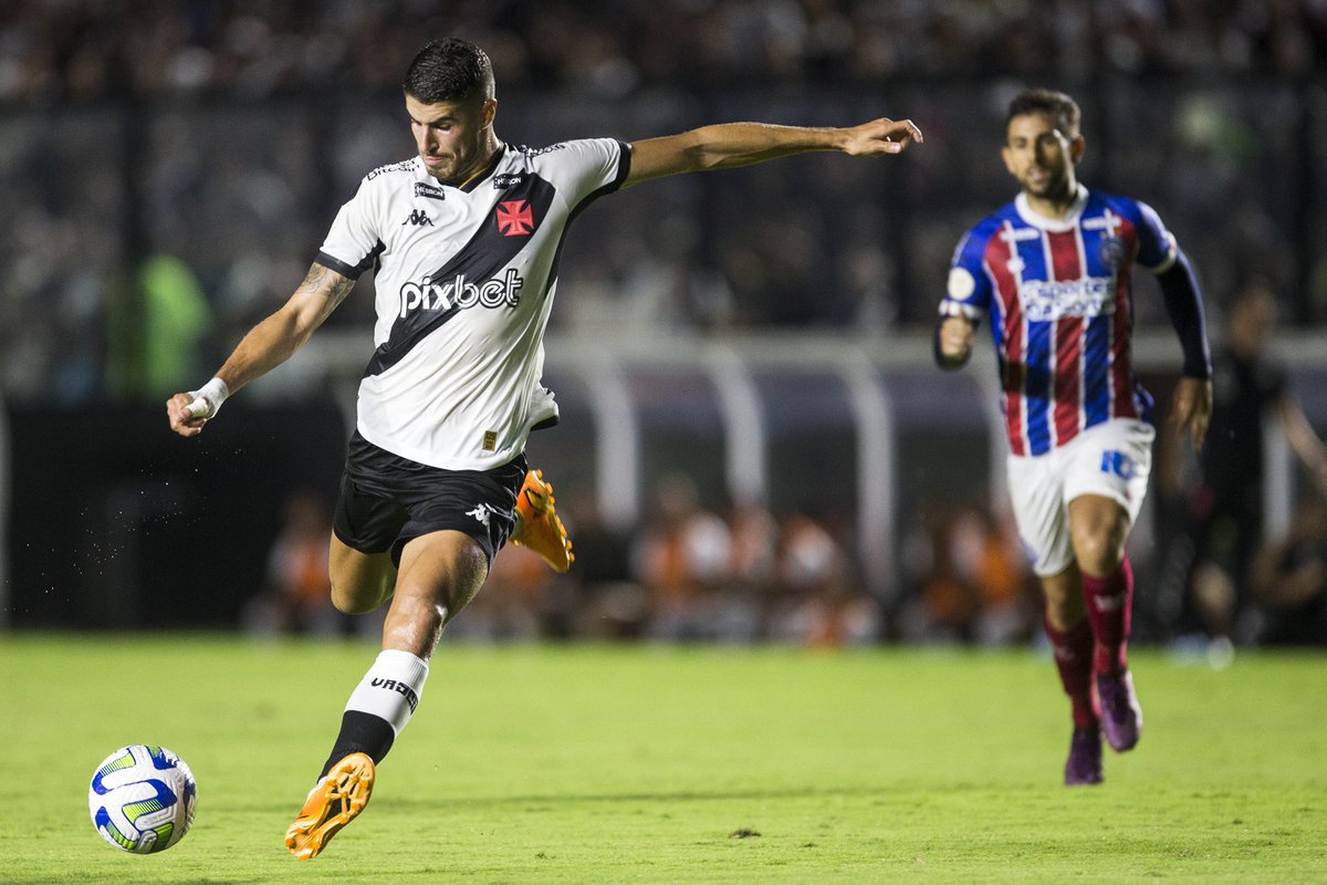VascodaGama's tweet photo. Fim de jogo em São Januário.

📸: Daniel Ramalho | #VascoDaGama

#VASxBAH 0-1
#BrasileiroNaVascoTV https://t.co/8wtChqIA7d
