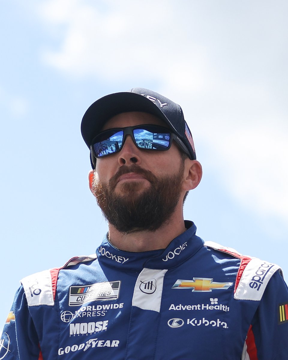 NASCAR's tweet photo. Your new regular-season points leader. 

Driver No. 1. https://t.co/vbnsNUWKrt