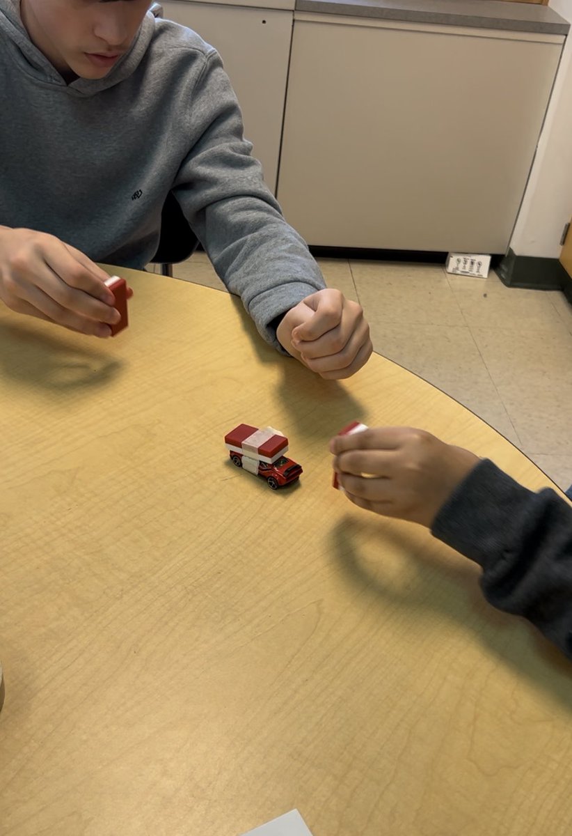 JCorona_EPSD's tweet photo. Exploring how magnetic forces affect motion π§²π #SupremeStudents #CoronasClass #inquiryinaction #ScienceIsCool https://t.co/zQExjo6ZI0