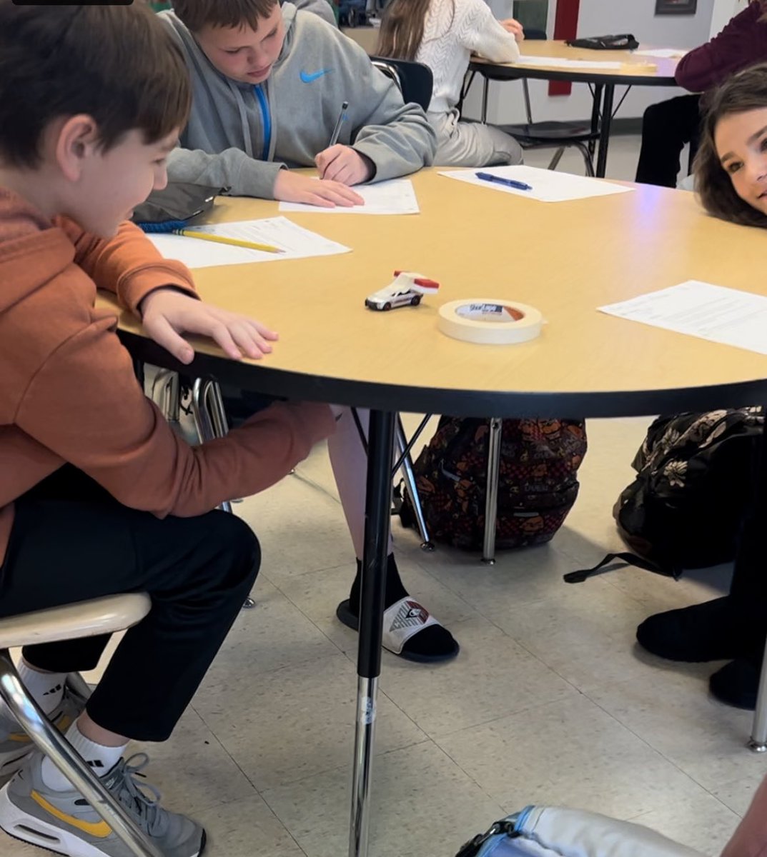 JCorona_EPSD's tweet photo. Exploring how magnetic forces affect motion π§²π #SupremeStudents #CoronasClass #inquiryinaction #ScienceIsCool https://t.co/zQExjo6ZI0
