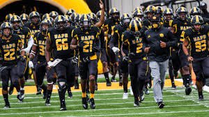 KingHicks_'s tweet photo. Glad to say i received a PWO offer from the University Of Arkansas Pine Bluff!✅ @CoachPreyer @CoachPierceII @SLHS_Bulldog_FB #YouCanGoAnyWhereFromHere https://t.co/BJjSv6Flfh
