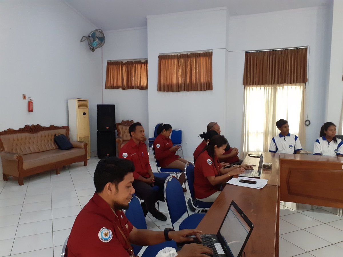 Syaiful80896589's tweet photo. Selasa, 2 Mei 2023. Saiful A. Soplestuny. Luhkan Kota Ambon. Rapat Kerja Tim Pokja SFV Desa Poka BPPP Ambon.
#GiatLuhkanKotaAmbon
#KotaAmbon 
@BP3_Ambon 
@puslatluhkp https://t.co/y3vDUA5fnb