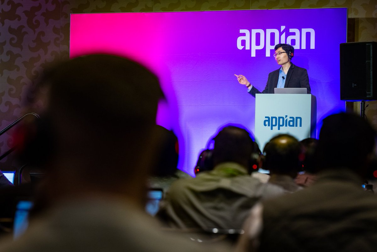 Appian's tweet photo. Let’s hear it for our first-ever Developer Day at #AppianWorld! 🦾🧑🏽‍💻⚙️

We appreciate everyone who attended, sat in on talks from expert speakers, and participated in hands-on labs. For more on #AppianCommunity visit our YouTube: https://t.co/9xdTPmCqog https://t.co/OqM2US3MmC