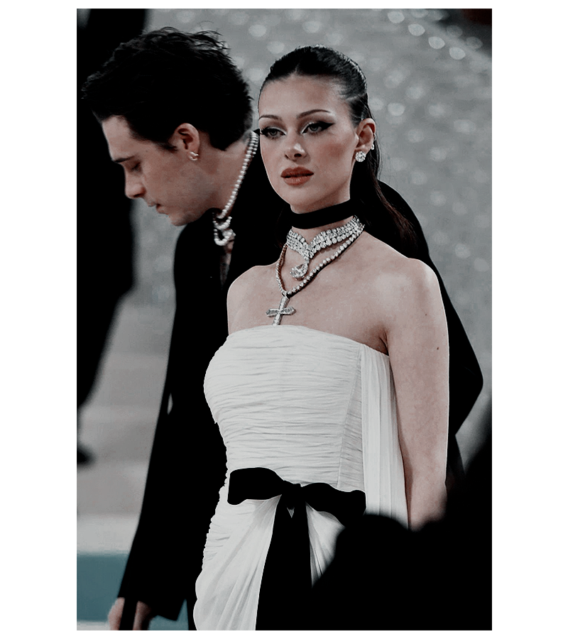 ㅤ ᅟ   ᅟ
ㅤ ᅟ   " Heαther Mαчnαrd αnd Dımıtrı Gαlbαn spotted @ the 𝑴𝑬𝑻 gαlα, confırmıng rumors thαt theч αre bαck together. "
ㅤ ᅟ   ᅟ