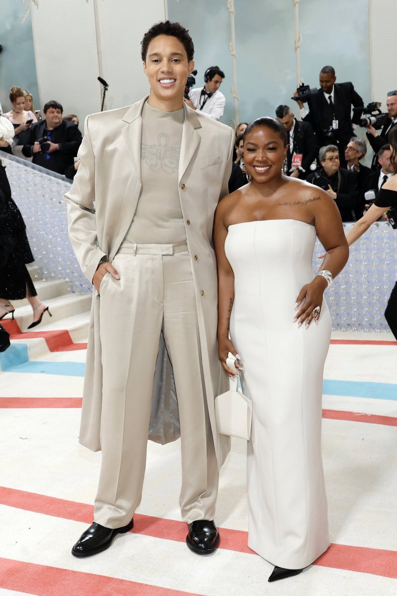 WNBA's tweet image. Met Gala slayyy ✨

Brittney Griner and wife, Cherelle, look absolutely amazing in their Met Gala debut