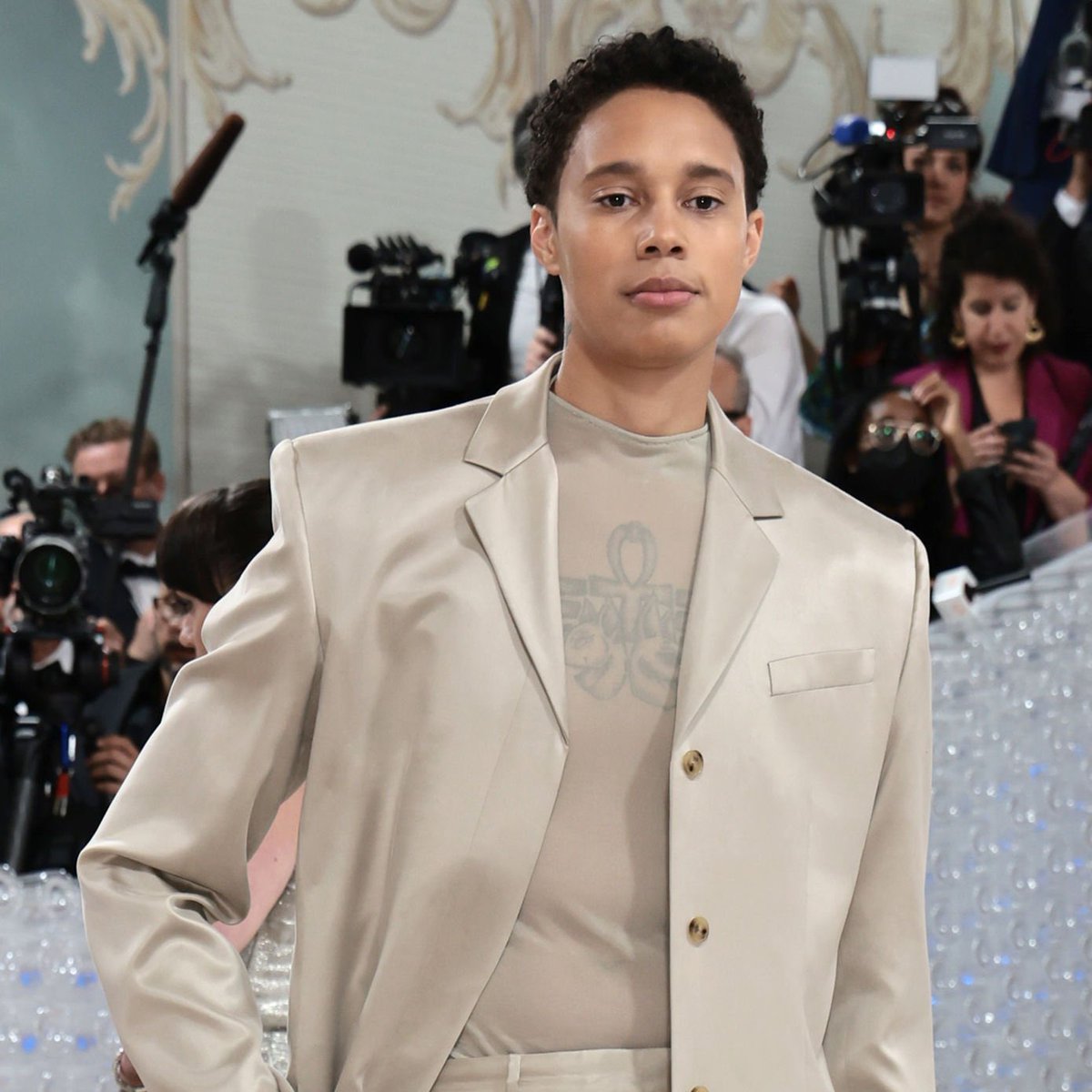 WNBA's tweet image. Met Gala slayyy ✨

Brittney Griner and wife, Cherelle, look absolutely amazing in their Met Gala debut
