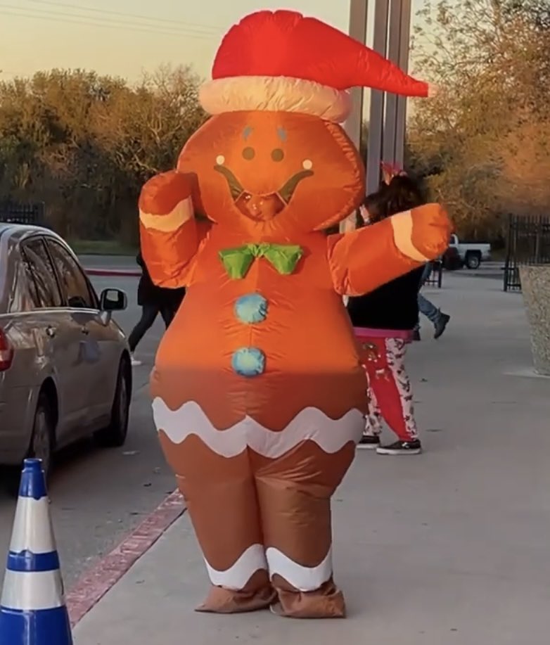 SSAISDFivePalms's tweet photo. Happy Principal’s Day to Ms. Vedia! We hope you had a wonderful day!! Thank you for your hard work and dedication to Five Palms. https://t.co/EGeweuWAel