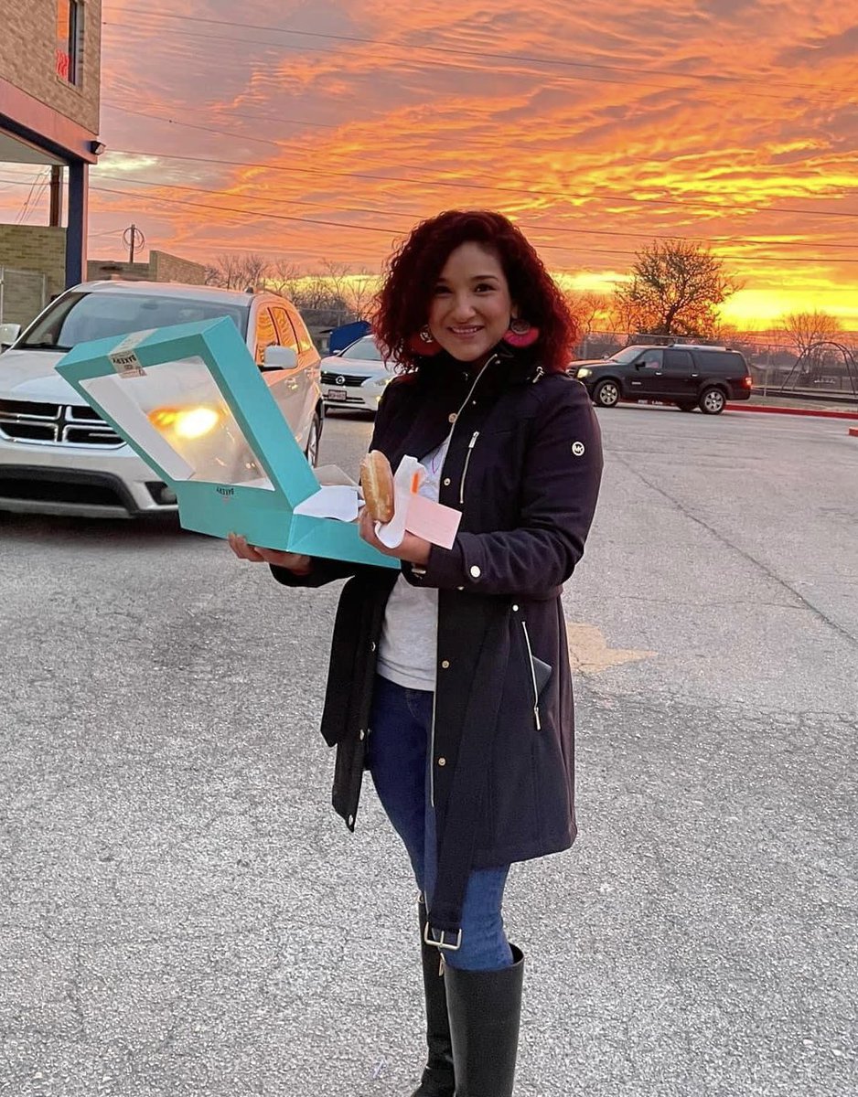 SSAISDFivePalms's tweet photo. Happy Principal’s Day to Ms. Vedia! We hope you had a wonderful day!! Thank you for your hard work and dedication to Five Palms. https://t.co/EGeweuWAel