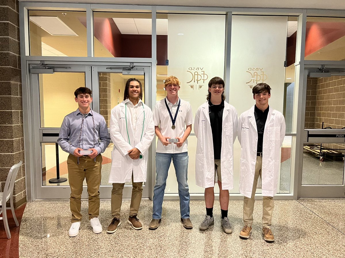 VBSDbaseball's tweet photo. These student-athletes were honored for completing 3 or 4 years of either Engineering or Biomedical courses in their high school careers. 
Pretty impressive. 
Caleb Adams, Malachi Henry, Dalen Philpot, Jacob Price, &amp; Peyton Pschier. https://t.co/W4KgOV02qF