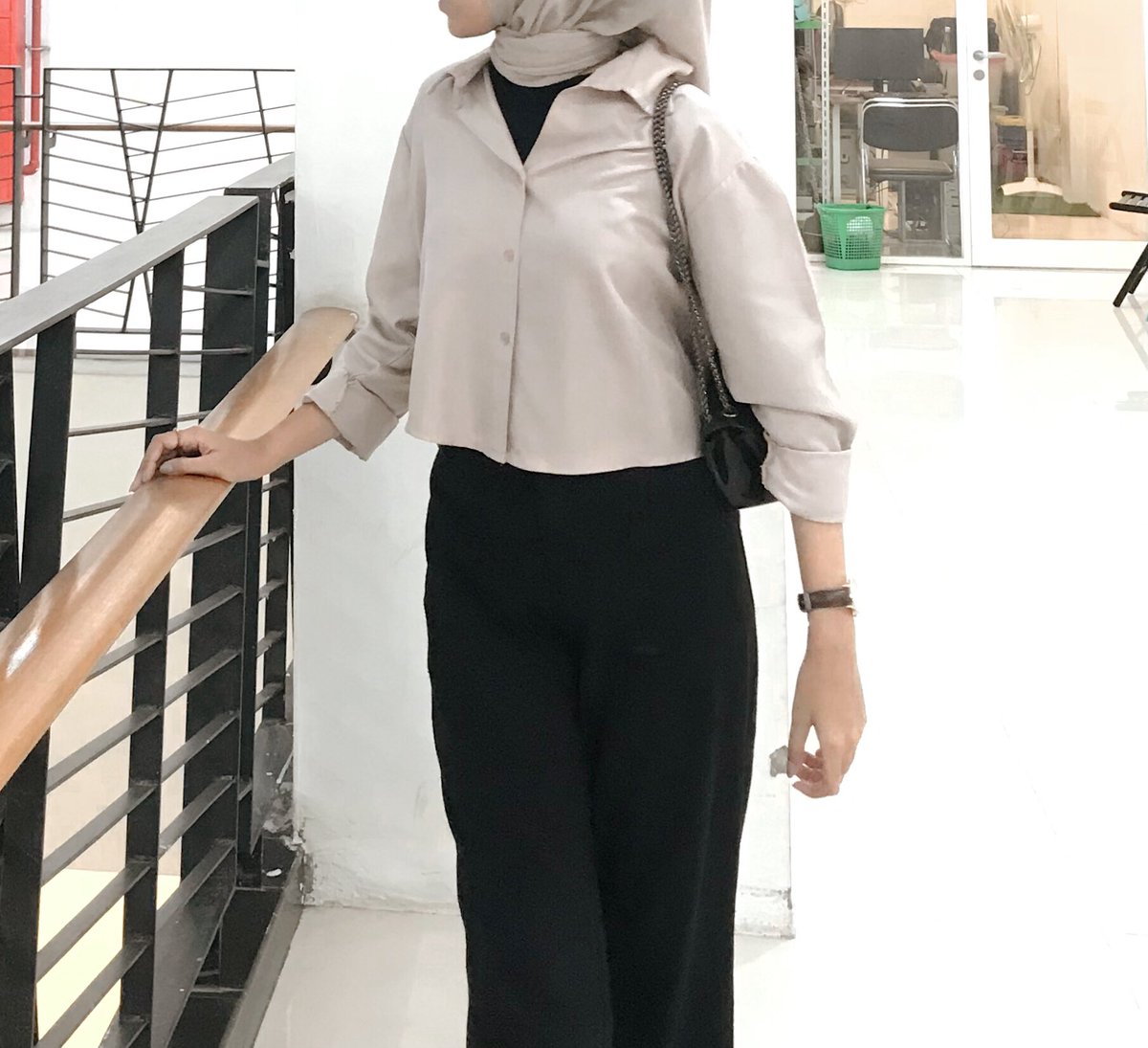 dinnnfr's tweet photo. • riabela kemeja crop🌷✨ •

kemeja crop yg ini tccakeepp, bahannya ga panas, belakangnya agak panjang jadi bisa nutup bagian belakang, harga 50rb dikuar ekspetasi bagusnya‼️🫶🏻

🔗 https://t.co/NbU3OPAL4D
🔗 https://t.co/M9IbhneflW (celana) https://t.co/KWs98r7qbX