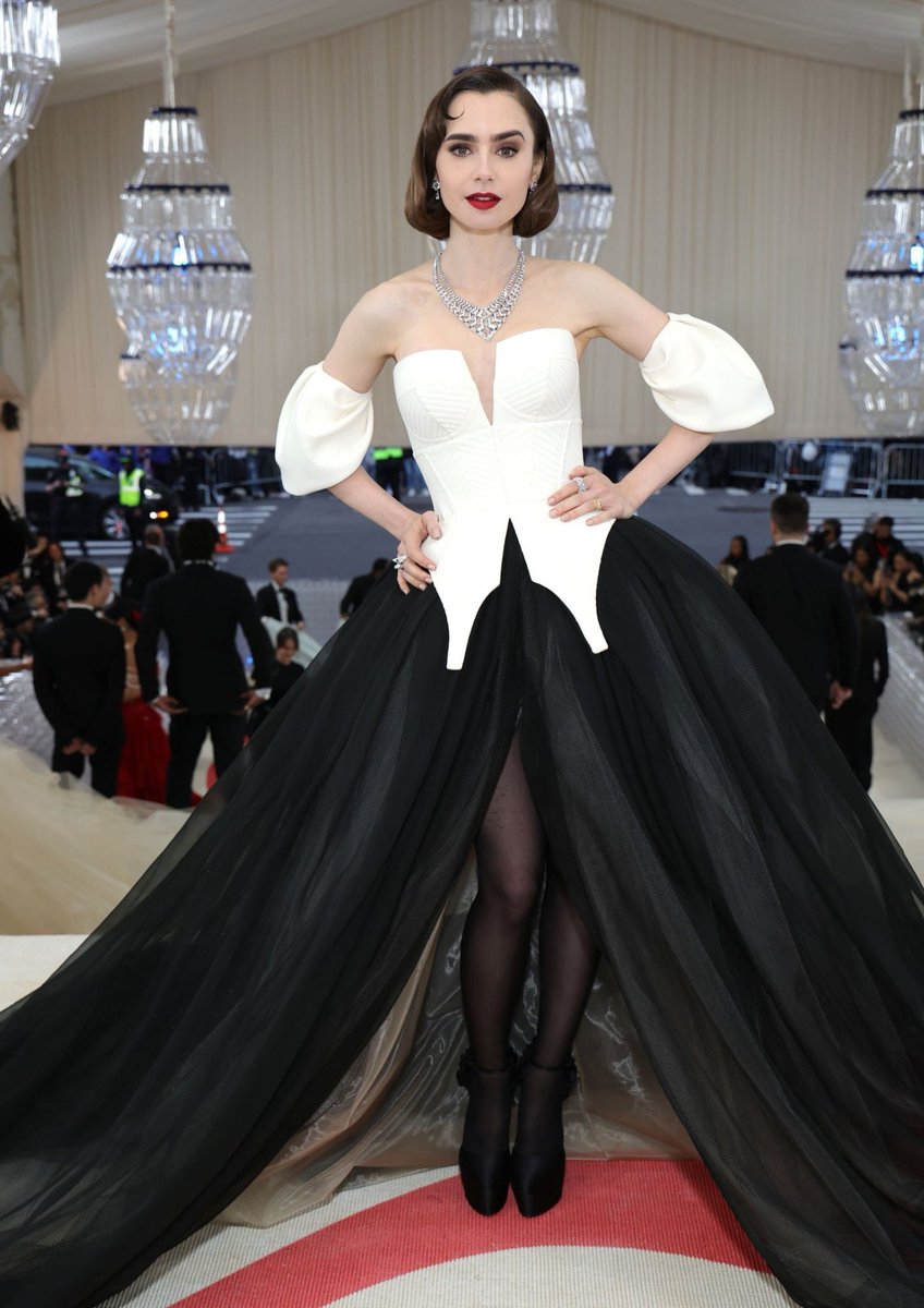 LilyCollins_net's tweet photo. 📸 @lilycollins at the 2023 #MetGala
https://t.co/5N0h0xZrMC https://t.co/S9SGEXaE3D