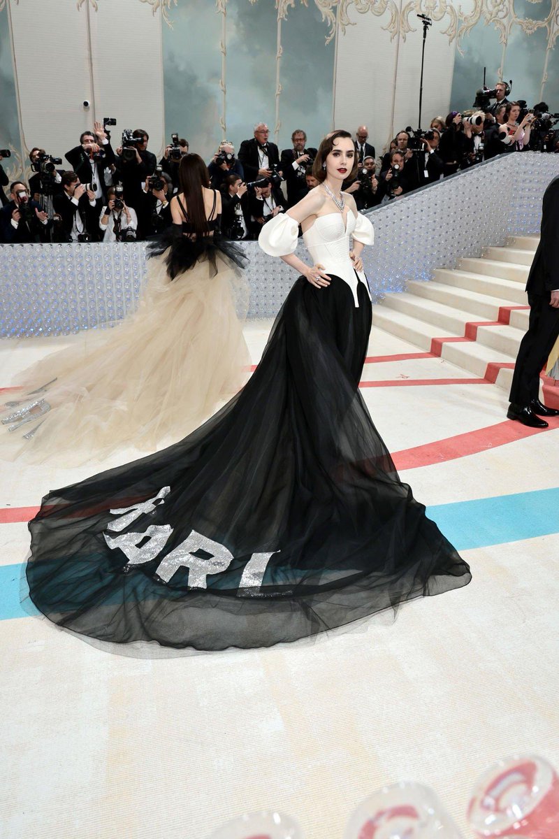 macycwilliams's tweet photo. My faves before Rihanna inevitably arrives and becomes my fave. #MetGala https://t.co/qbctUWwBHs
