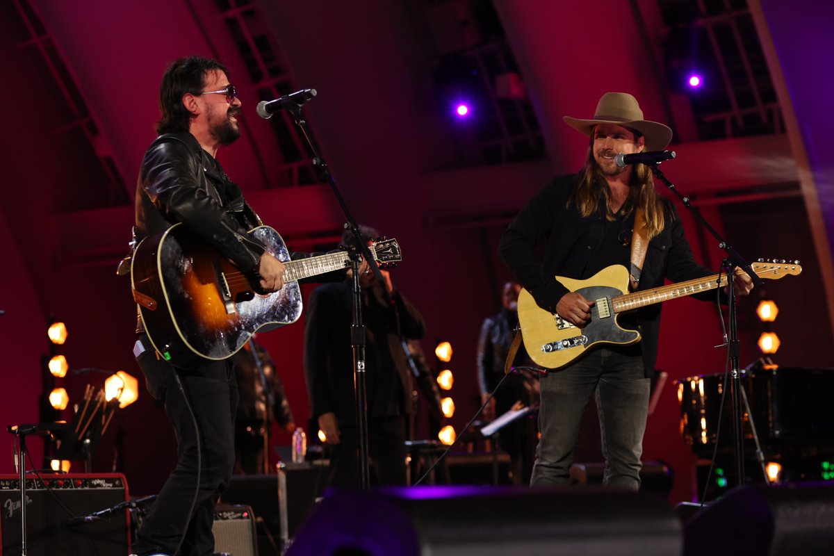 What a time we had at #WillieNelson90! Celebrated Dad, played some music, and caught up with friends &amp; family… the best kind of weekend

📷: Randall Michelson