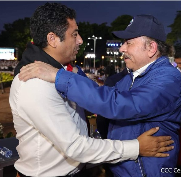 juliocmerino's tweet photo. Bermejo "No se abraza a los asesinos del pueblo" Salvo sean revolucionarios e izquierdistas como el asesino, torturador y violador de DDHH, Daniel Ortega. https://t.co/jzvUwGBb7A