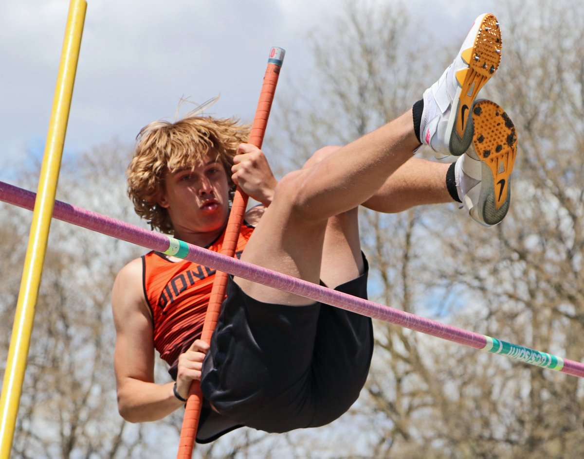 EntPubSports's tweet photo. Arlington boys win NCC track title #nebpreps #ArlingtonNE #FortCalhounNE 
CLICK HERE: https://t.co/g6hXnb3fuu https://t.co/bLz78fzY7L