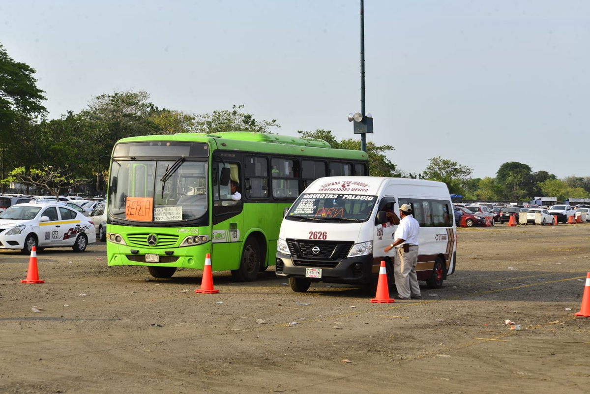 DiarioPresente's tweet photo. #FeriaTabasco2023🌺 #Taxis, unidades #Transbus y #Combis cuentan con área exclusiva por parte de la secretaria de movilidad en el recinto ferial.
Vía: Carlos Castro
➡️ https://t.co/LmtfwKRi00 https://t.co/7a0qg7D5XX