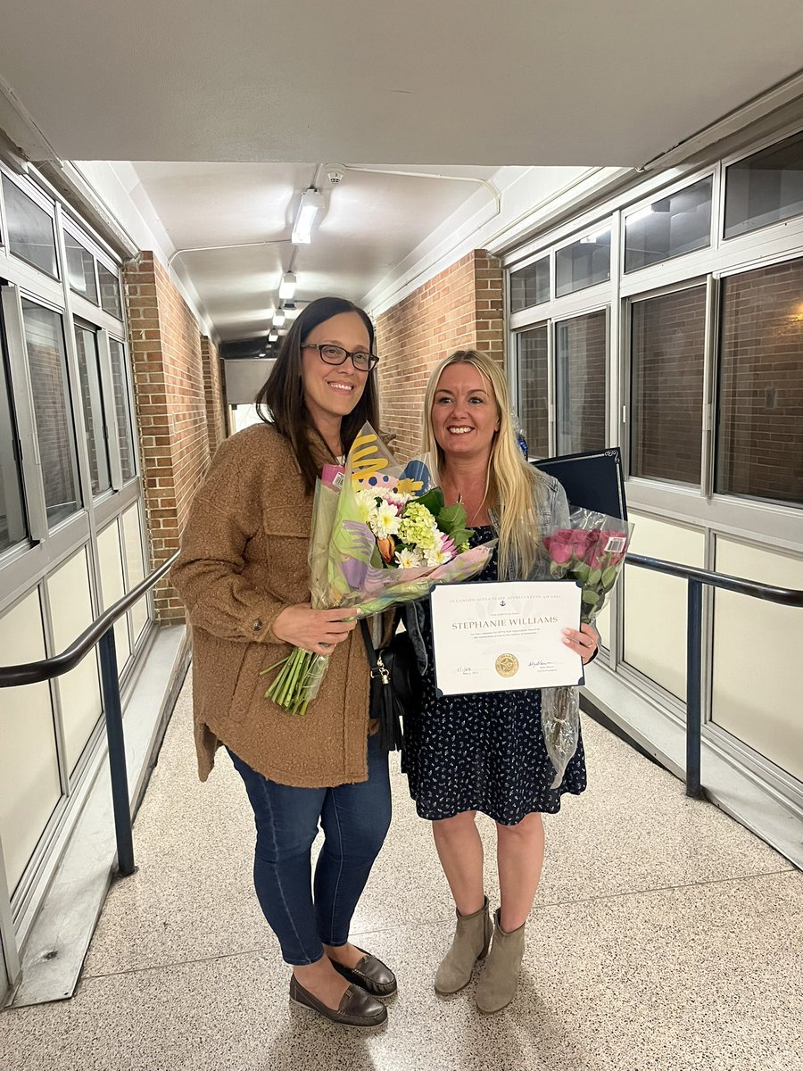 Exciting night supporting our 9e team! Two amazing women being recognized for all the great things they do💙⚓️ <a href="/School9E/">School 9E</a> <a href="/SWilliamsOSD/">Ms. W</a> <a href="/MissRinck/">Ms. Rinck</a> <a href="/MsWynn22/">Kaylee Wynn</a>