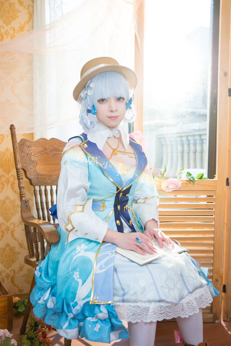 稻妻神里流太刀术皆传——神里绫华，参上！
请多指教哦🥰
#伪娘 #cosplay #神里绫华