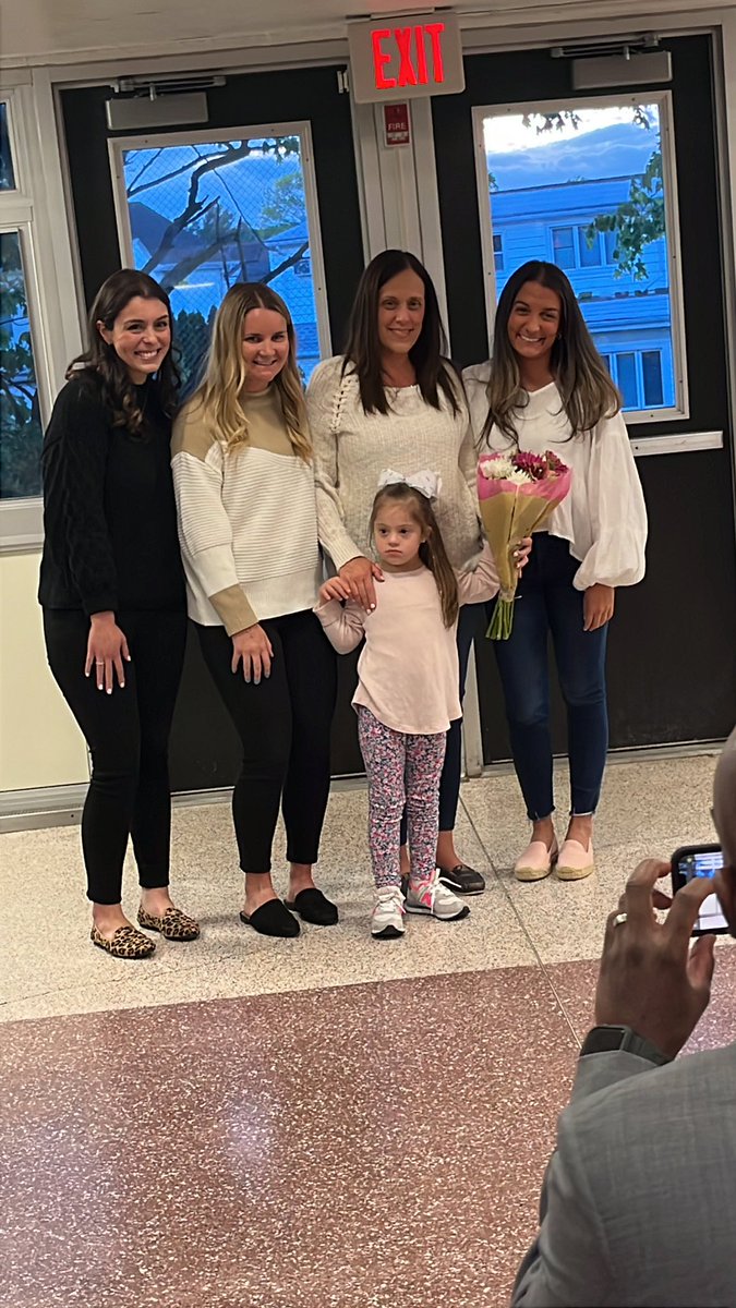 Ms. Rinck tweet media