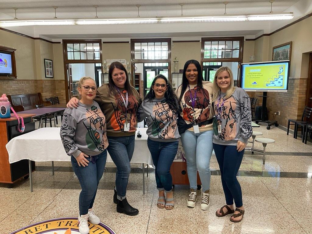 tyward01's tweet photo. Gotta love twin day! #spiritday https://t.co/3dtsbutsW1