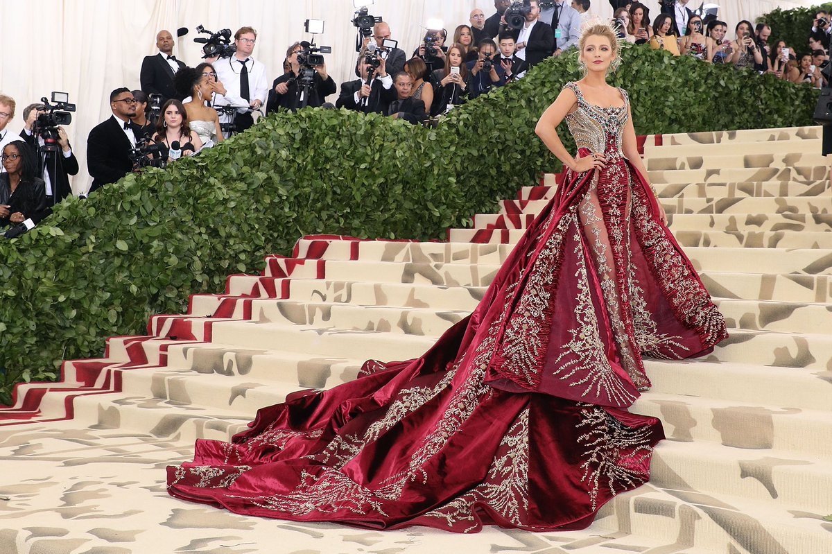 midnightstrack2's tweet photo. the met gala is NOTHING without blake lively https://t.co/SmUY4eQtH0