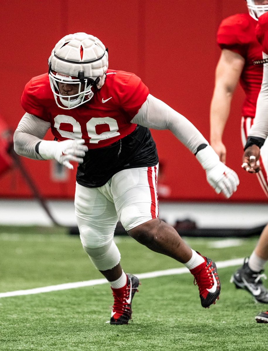 JustinB42023's tweet photo. FIRST Semester In College coming to a Conclusion Big Things On the way… #GOCOOGS #JB99 https://t.co/1VfNMXnBNe