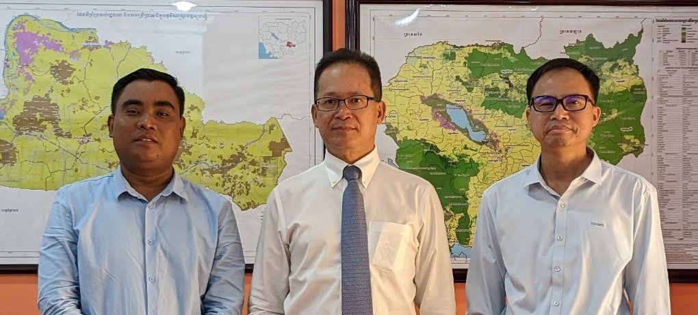 saminn2023's tweet photo. On May 1st, I had a good courtesy meeting with HE Eang Sophallet, state secretary of the ministry of environment, to build good working relationship and learn previous experience as new comer. https://t.co/16KuVop3DA