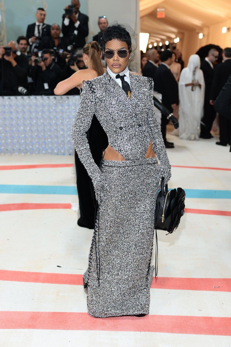 mefeater's tweet photo. THE IT GIRL! Teyana Taylor in Thom Browne at the #MetGala 🖤 https://t.co/hOYVN0EqQb