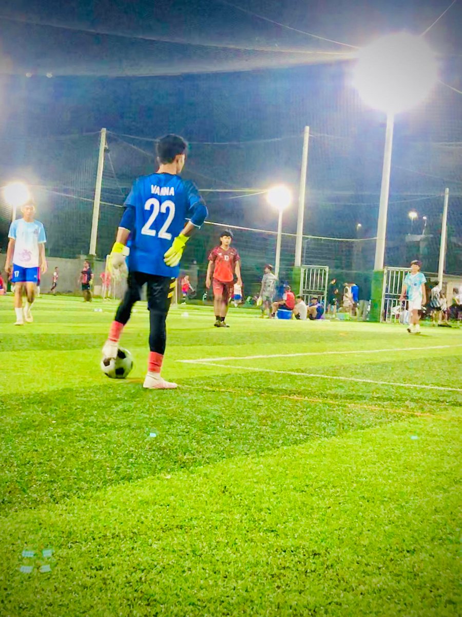 87Vanna's tweet photo. មានក្រុមបាល់ទាត់ណាខ្វះអ្នកចាំទីអត់ត្រូវការអ្នកចាំទីឆាតមកបាន🤣🤣🤣 https://t.co/vzQo1mIzn1