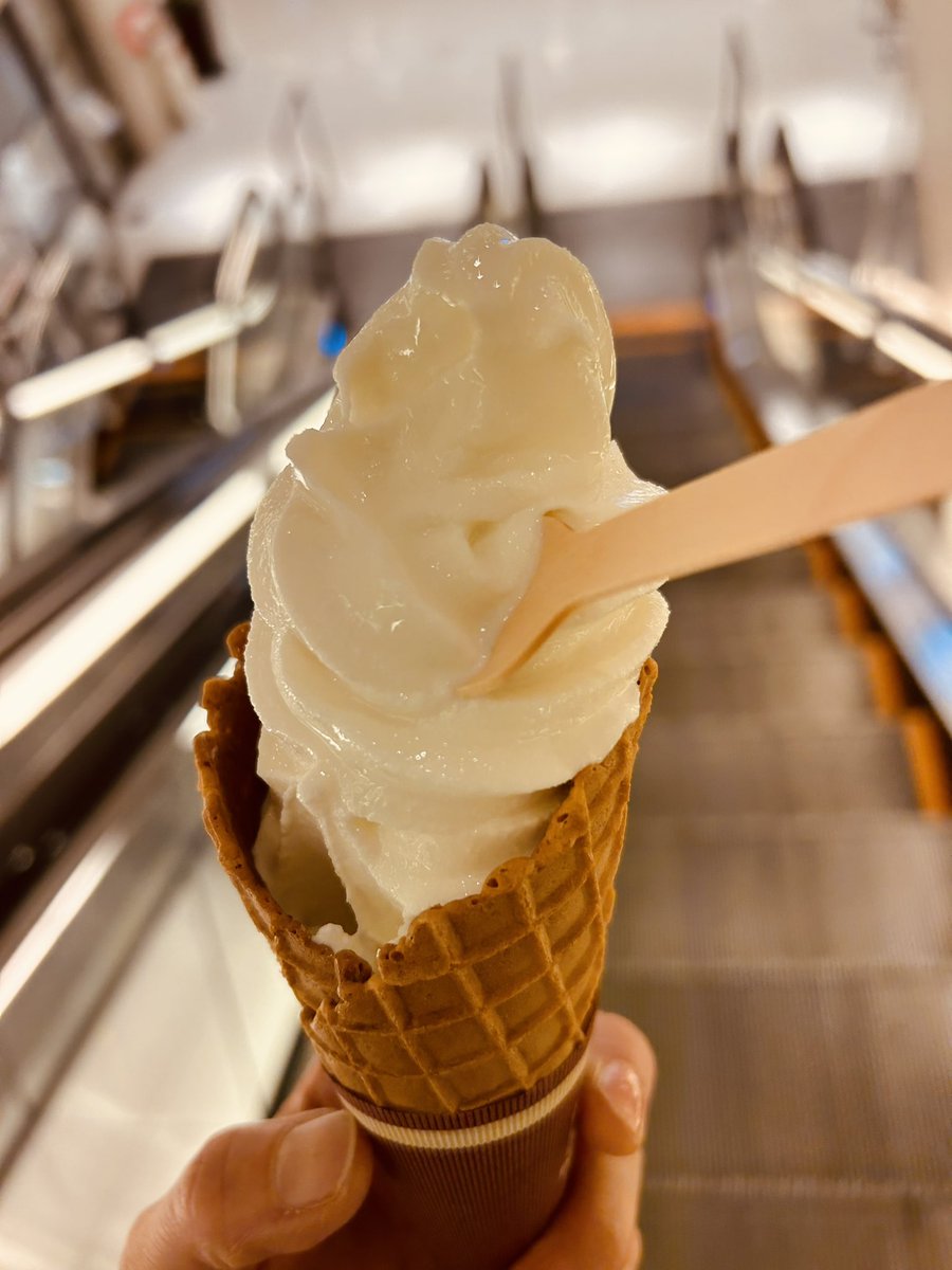 toeicroom's tweet photo. I should show my initiative more.
By the way,

It was delicious!

わたしはもっと自発的に動くべきだわ~
がんばるぞ😎

おいしかった〜

#SoftCream
#HokkaidoExhibition
#initiative [iníʃiətiv] https://t.co/AXx6tUhCKC