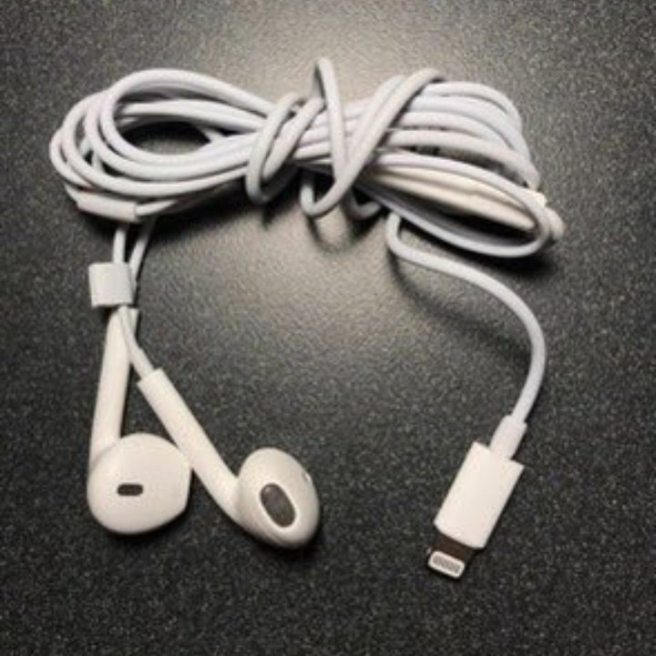 alejo99cabrera's tweet photo. Con cable o sin cable,cómo lo prefieren 🤔 https://t.co/on5mCHSWti