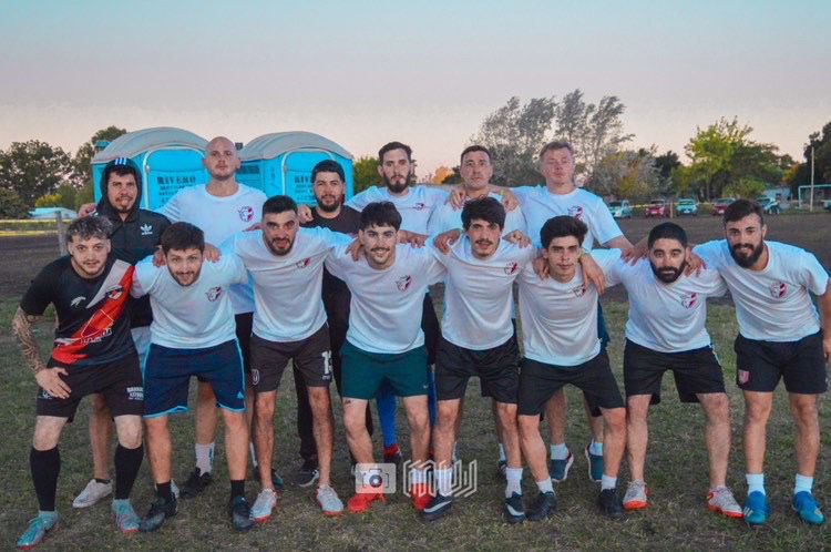 ruben_agustiin's tweet photo. Se fue un finde de mucho fútbol con esta banda ⚔️💪
Los rebos f.c https://t.co/qYyQfDF9T2