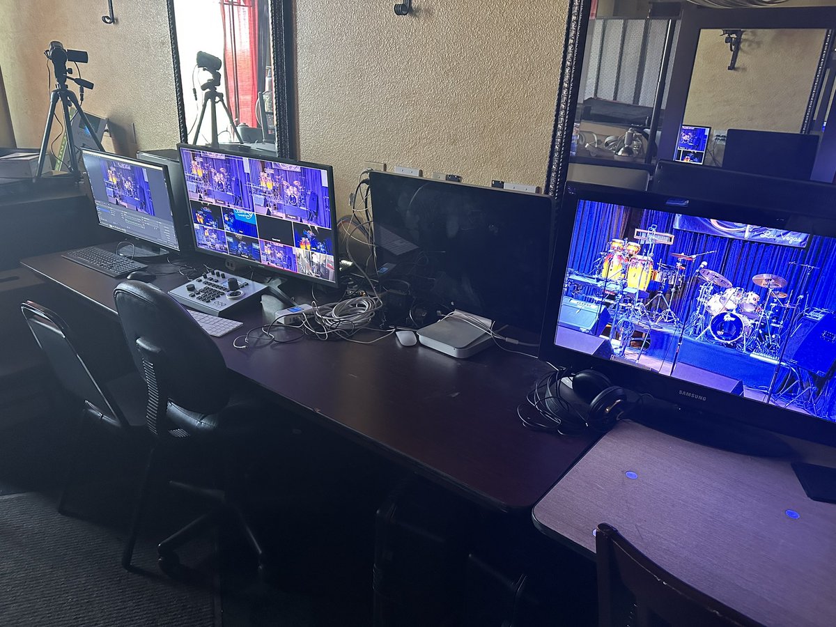 Santa Fe and the Fat City Horns tweet media