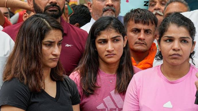 Saurabh_MLAgk's tweet photo. सभी भक्त समझ लें - ये हिंदू बेटियाँ हैं..

..और उसके घर पर बुलडोज़र नहीं चलेगा। https://t.co/NKdMXblneH