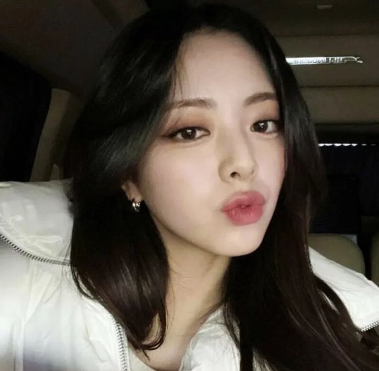 gaeulvx's tweet photo. { day — 4 }  helloo ,  i’m  yel ! 

☆  she / her
☆  15
☆  filo

not  new  to  stan  twitter  but  new  account .  i’m  looking  for  engene , midzy , fearnot , bunnies , any  group  to  interact  with !  rt  to  spread ,  ifb  fast 💋 https://t.co/5hILINJBpd