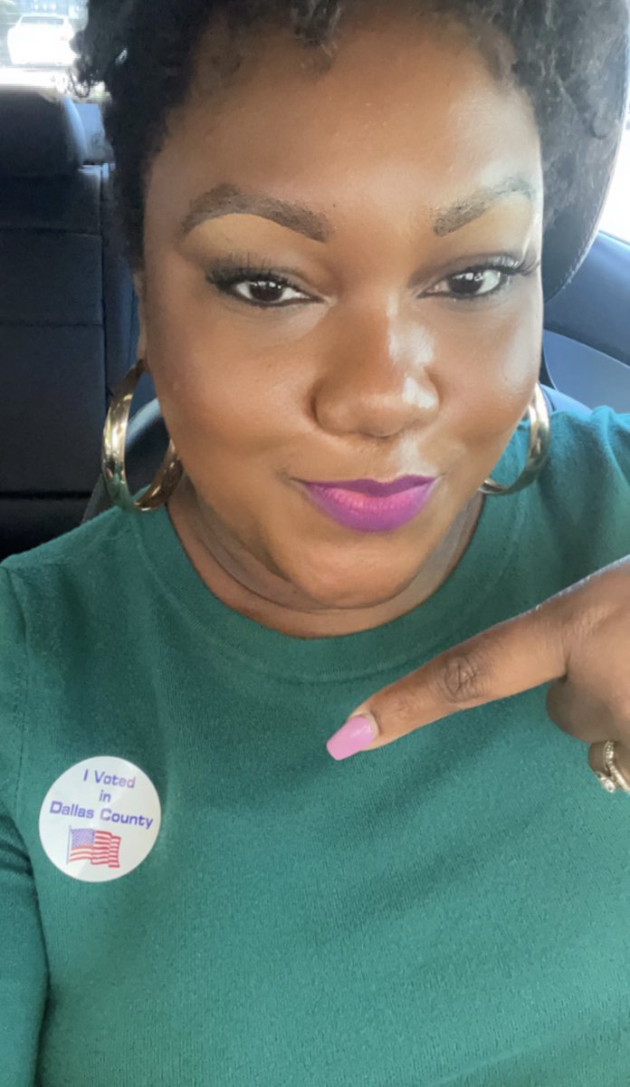 JanikaBatts's tweet photo. Hey!! They're passing out these cute stickers like CANDY!! Go out and vote! https://t.co/yRGU4r82hH