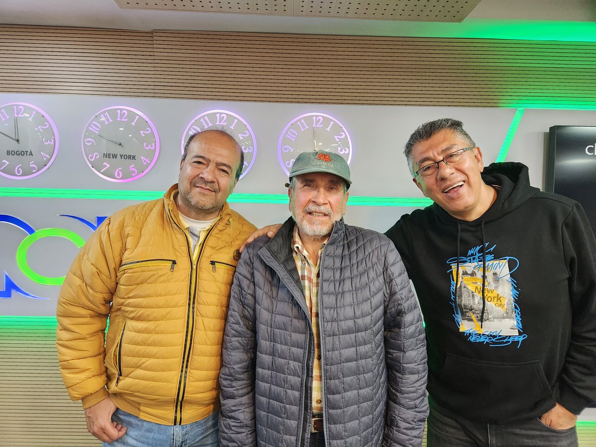 IndaCastellanos's tweet image. Gracias maestro de maestros por la conversa en @AlFinDeSemana @rcnradio. "Nuestro Nobel de la música", como lo llama @Jacintopingo, le contó a los oyentes sobre las historias de su libro #abuelodepájaro que contiene poemas, adivinanzas y trabalenguas. Una visita hermosa.