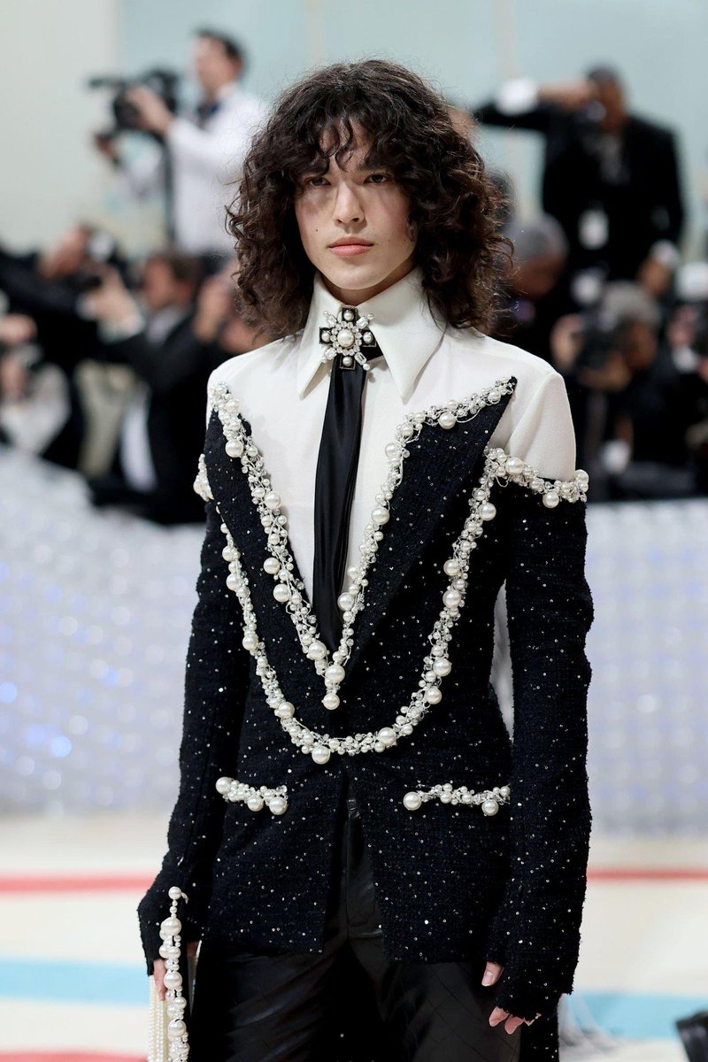 Apaixonada nesse look do Conan Gray no #MetGala