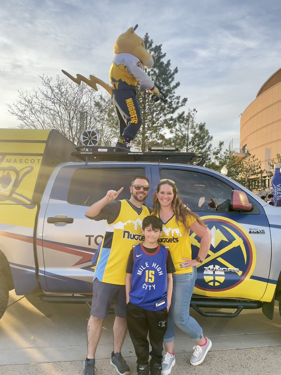 pinkstar730's tweet photo. Let’s do this @nuggets! #BeatTheSuns https://t.co/njiF6EuDgA