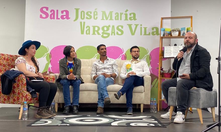 CancimanceL's tweet photo. Estamos con @susanamuhamad @ONIC_Colombia @CensatAguaViva en Diálogos sobre deforestación en la #Filbo2022.  
Cada árbol talado es una herida profunda a la madre tierra, heridas irreparables en el Contexto actual de #CrisisClimática 

Modera: @Rivas_Santiago https://t.co/xYMMevdBqc