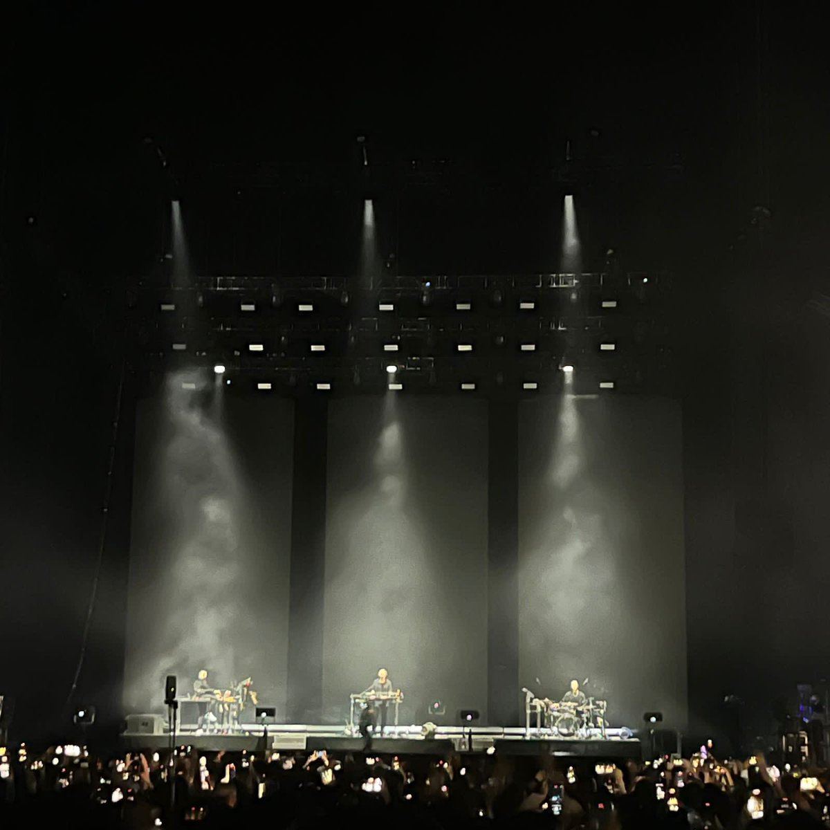 all_rythm's tweet photo. ¡Que noche tan increíble se vivió ayer con RÜFÜS DU SOL! ✨😍

Gracias por tanta magia y por ponernos la piel chinita 💓 https://t.co/5ltD8W65lZ