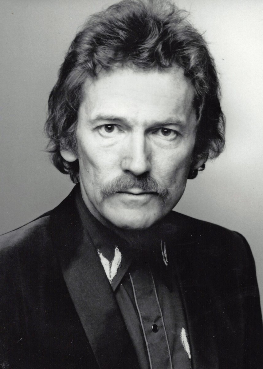 Gordon Lightfoot has died at the age of 84.
Calling him a Canadian icon or legend is an understatement.
He was one of our greatest singer-songwriters. 
Born in Orillia, Ontario on Nov. 17, 1938, he had several #1 albums &amp; songs.
He won 16 Junos.
RIP to a legend.
